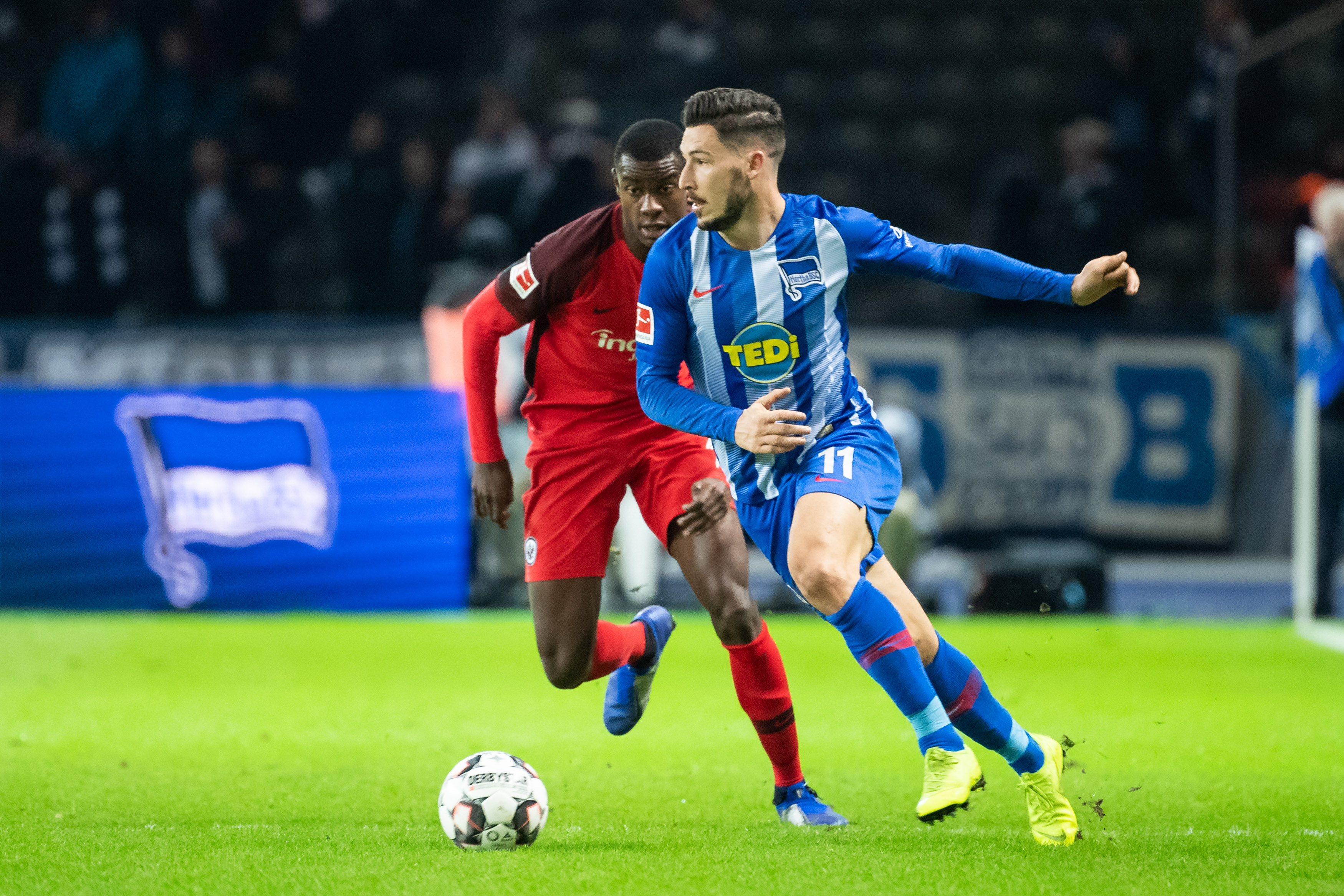 弗兰克：防守型教练？我带的队进球挺多的；庆幸自己不碰社媒