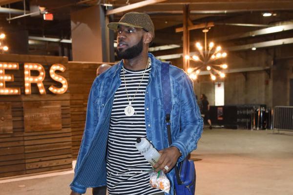 大连球迷给李昂留言寻求“信号”和“定心丸”，李昂点赞了