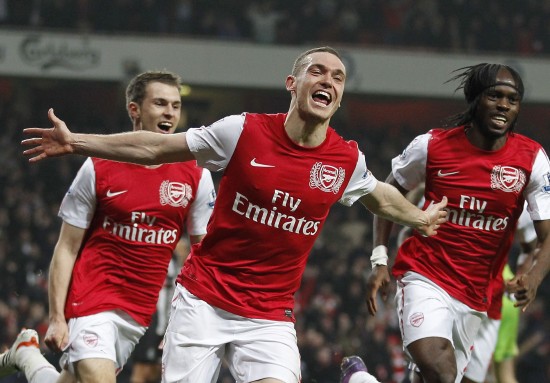 吕迪格的防守是站在那里干瞪嘛，比斯洛特先下课的估计是阿隆索