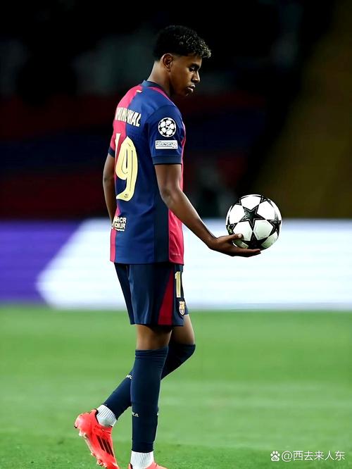 独行侠新太子？赛后众多球迷等待弗拉格签名合影