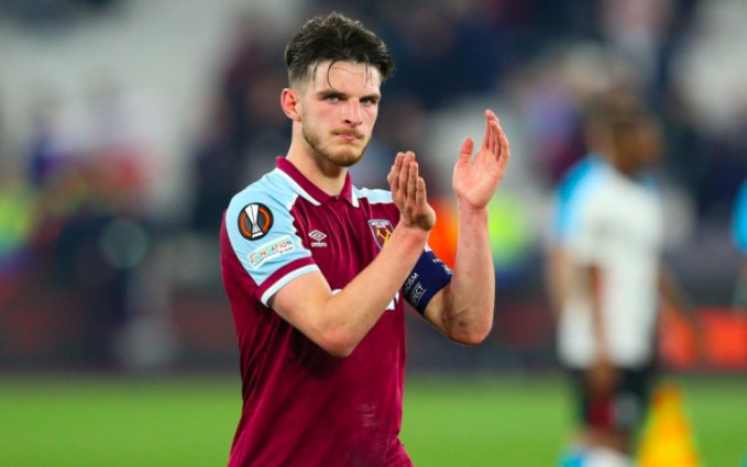 记者：阿芳和伊藤洋辉预计12月复出，穆西亚拉则需要更长时间