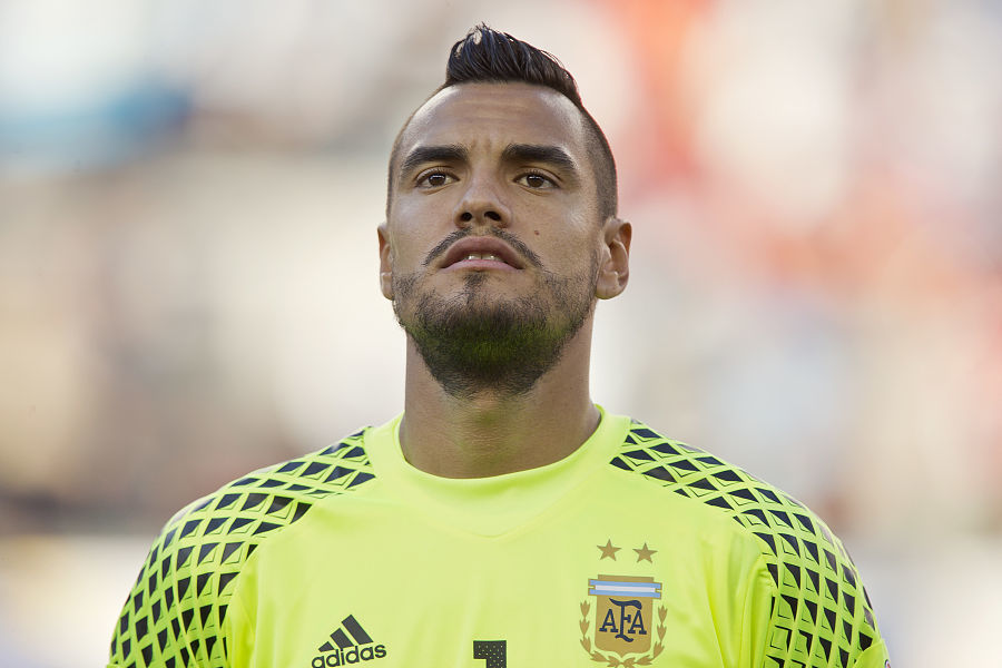 记者：努涅斯本可能在2020年加盟米兰，但最终被本菲卡签下