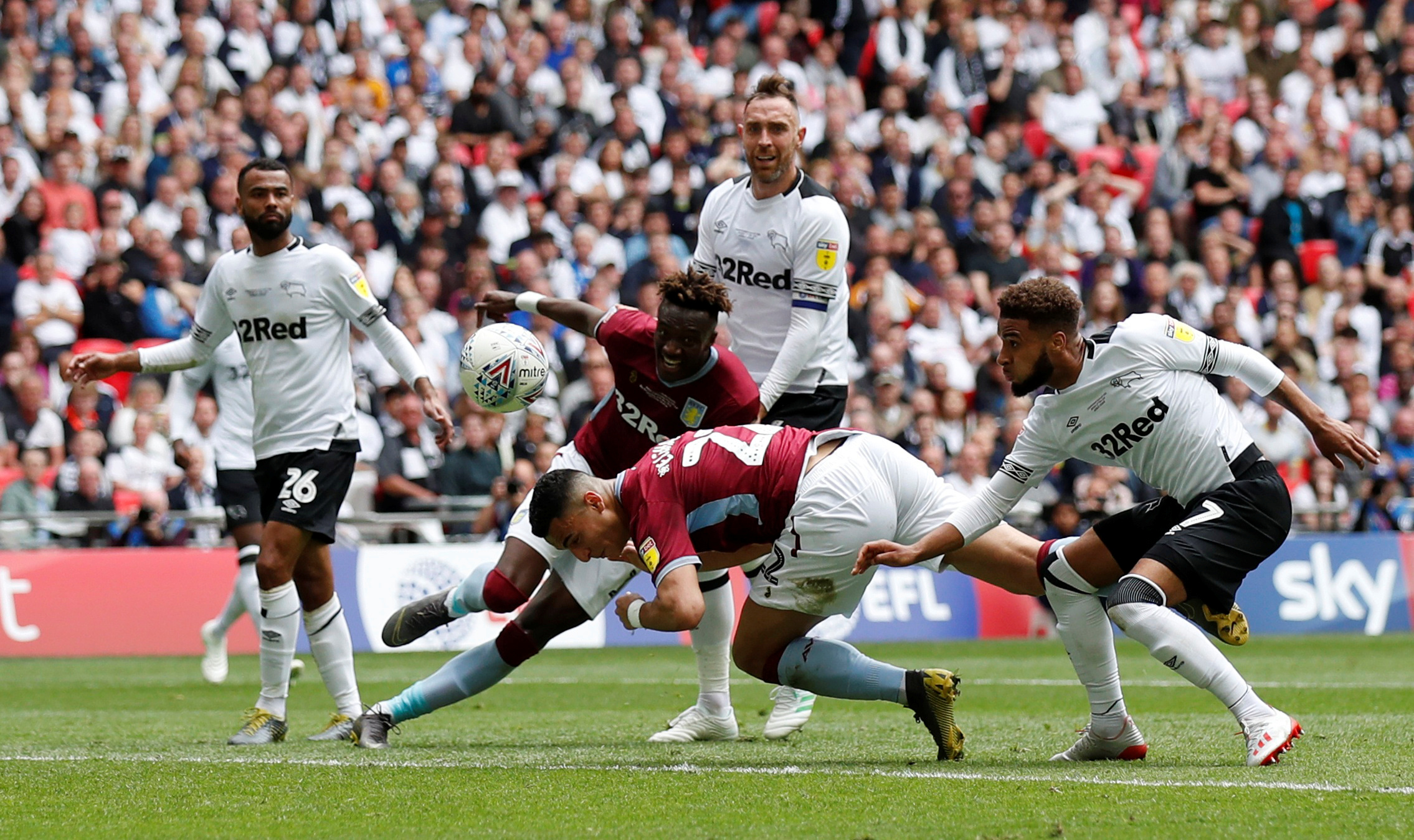 罗马推出黑胶唱片版队歌：限量版售价49.9欧，普通版19.9欧